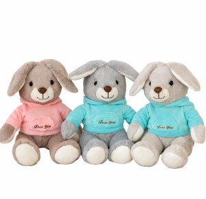 MASKOTKA PLUSZOWY ZAJĄC W BLUZIE 3 KOLORY 25CM Z2653 SUN-DAY